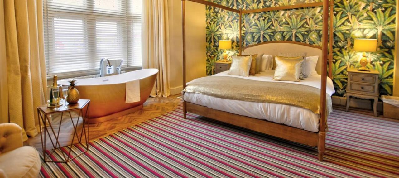 The Royal Hotel Crewe, A Brilliant Collection, Powered By Oyo ภายนอก รูปภาพ