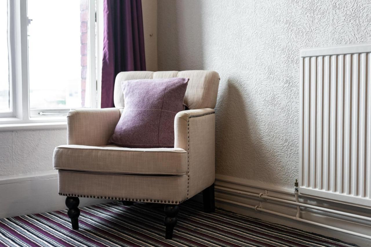 The Royal Hotel Crewe, A Brilliant Collection, Powered By Oyo ภายนอก รูปภาพ